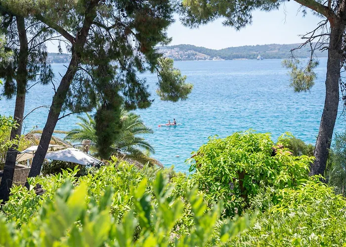 Beachfront Antonio Miro * Τρογκίρ