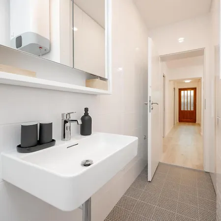 Beachfront Antonio Miro 아파트 트로기르