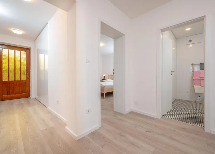 Beachfront Antonio Miro * 特罗吉尔