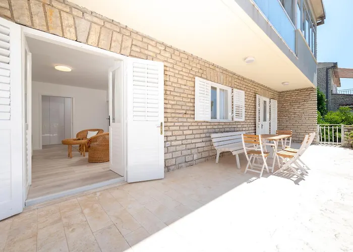 Beachfront Antonio Miro 公寓 *