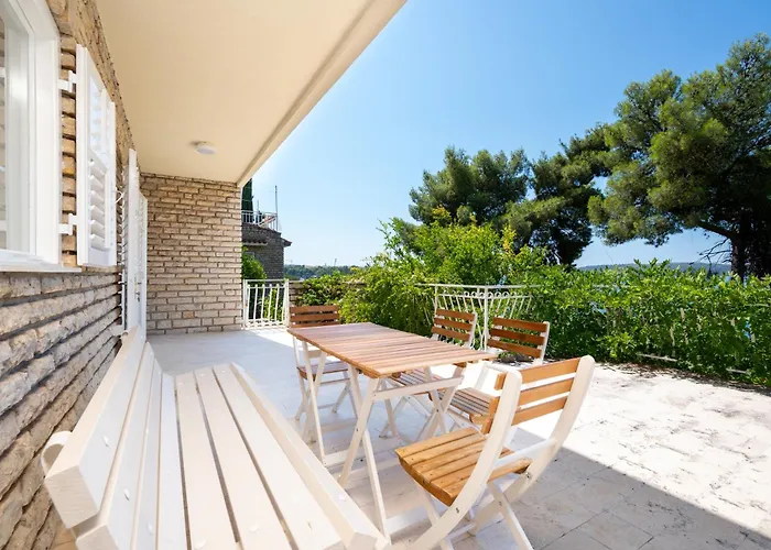 Beachfront Antonio Miro 公寓