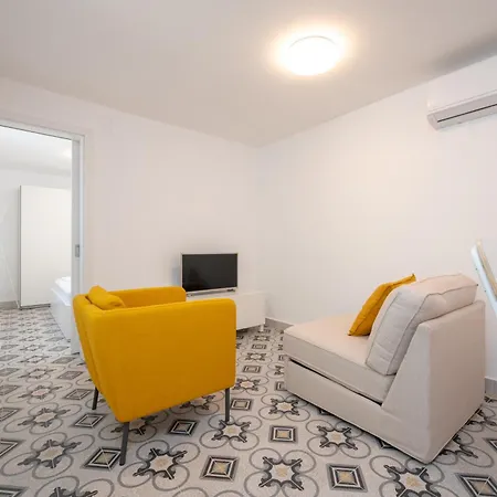 Beachfront Antonio Miro شقة تروغير