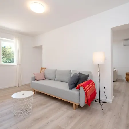 Beachfront Antonio Miro شقة تروغير