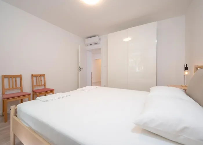 Beachfront Antonio Miro דירה טרוגיר