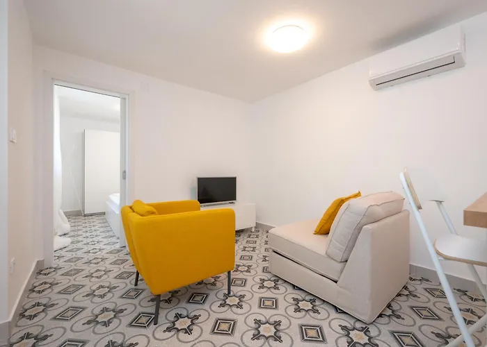 Beachfront Antonio Miro דירה טרוגיר