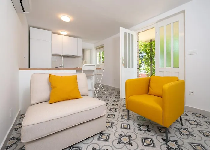 Beachfront Antonio Miro דירה